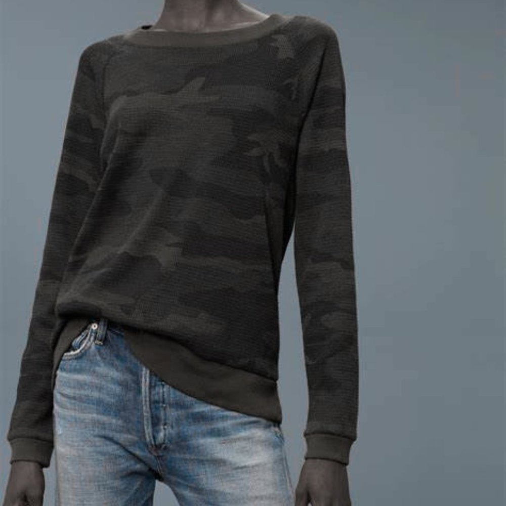 Vintage Y2K Bluenotes Grey Army Camo Grungy Knit Sweater